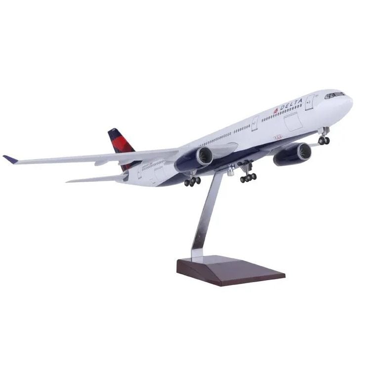 1/135 Airbus A330 ''Delta Airlines'' Hazır Model Uçak Maketi (47 cm)