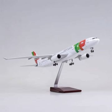 1/135 Airbus A330 ''TAP Air Portugal'' Hazır Model Uçak Maketi (47 cm)